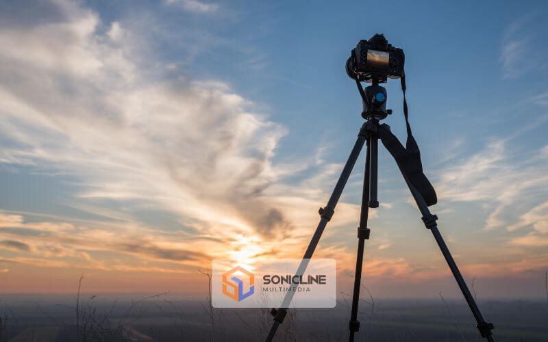 Pelajari tips menggunakan tripod untuk video stabil di event: pilih yang tepat & atur posisi. Rekam sempurna dengan Sonicline.co.id