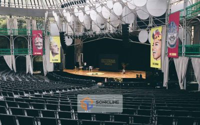 Instrumen akustik vs elektrik: Mana yang tepat untuk venue Anda? Temukan perbedaan, kelebihan, dan tips memilih di sini!